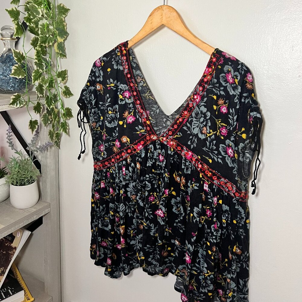 Urban Outfitters Black Floral Embroidered Babydoll Top M
